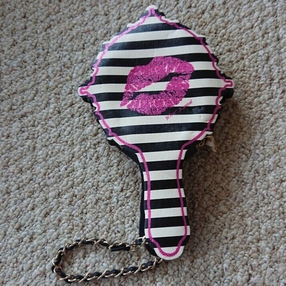 Super fun Betsey Johnson Glitter lips Mirror wristlet